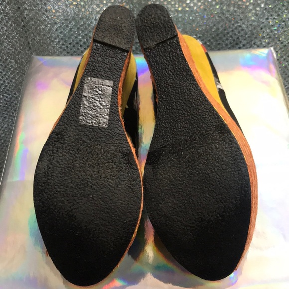 BANANA REPUBLIC LA Pin-Up Doll Babes Wedges - Picture 6 of 8